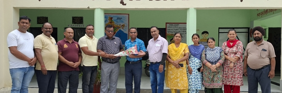 Government Teachers Union delegation met the Block Primary Education Officer.